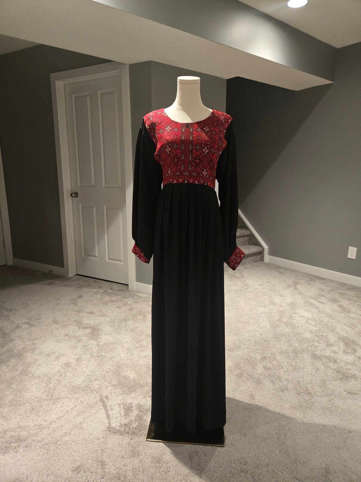 Elanur Black and Red