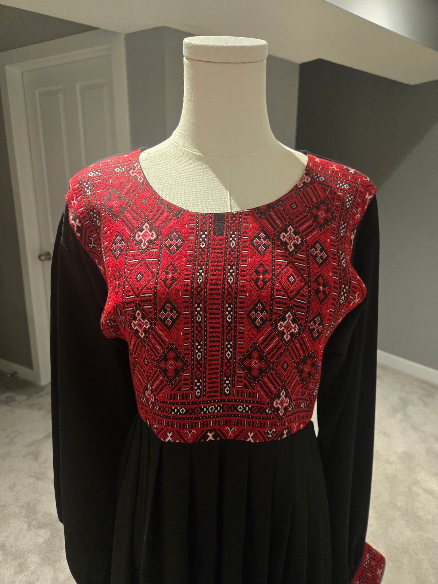 Elanur Black and Red