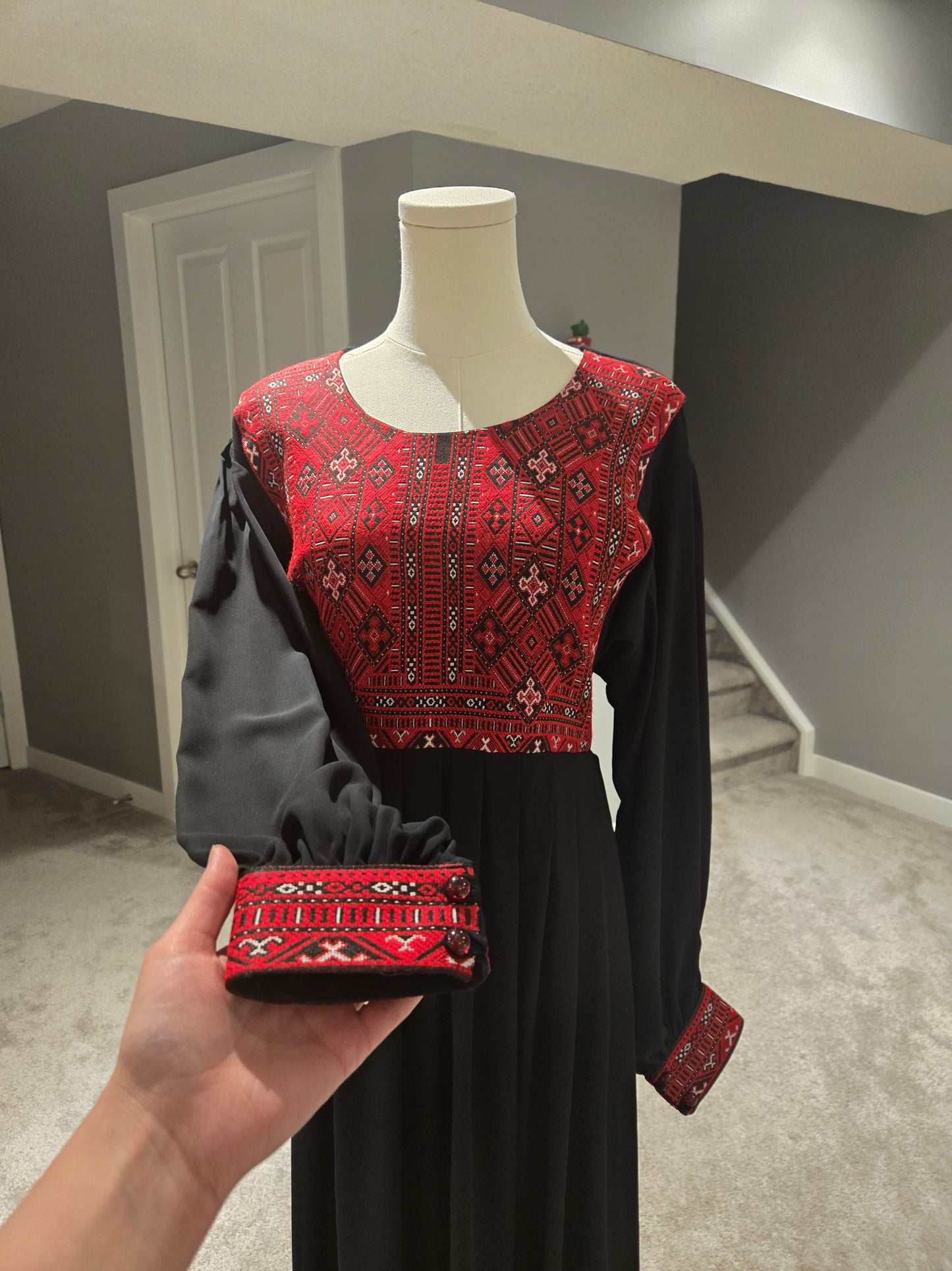 Elanur Black and Red