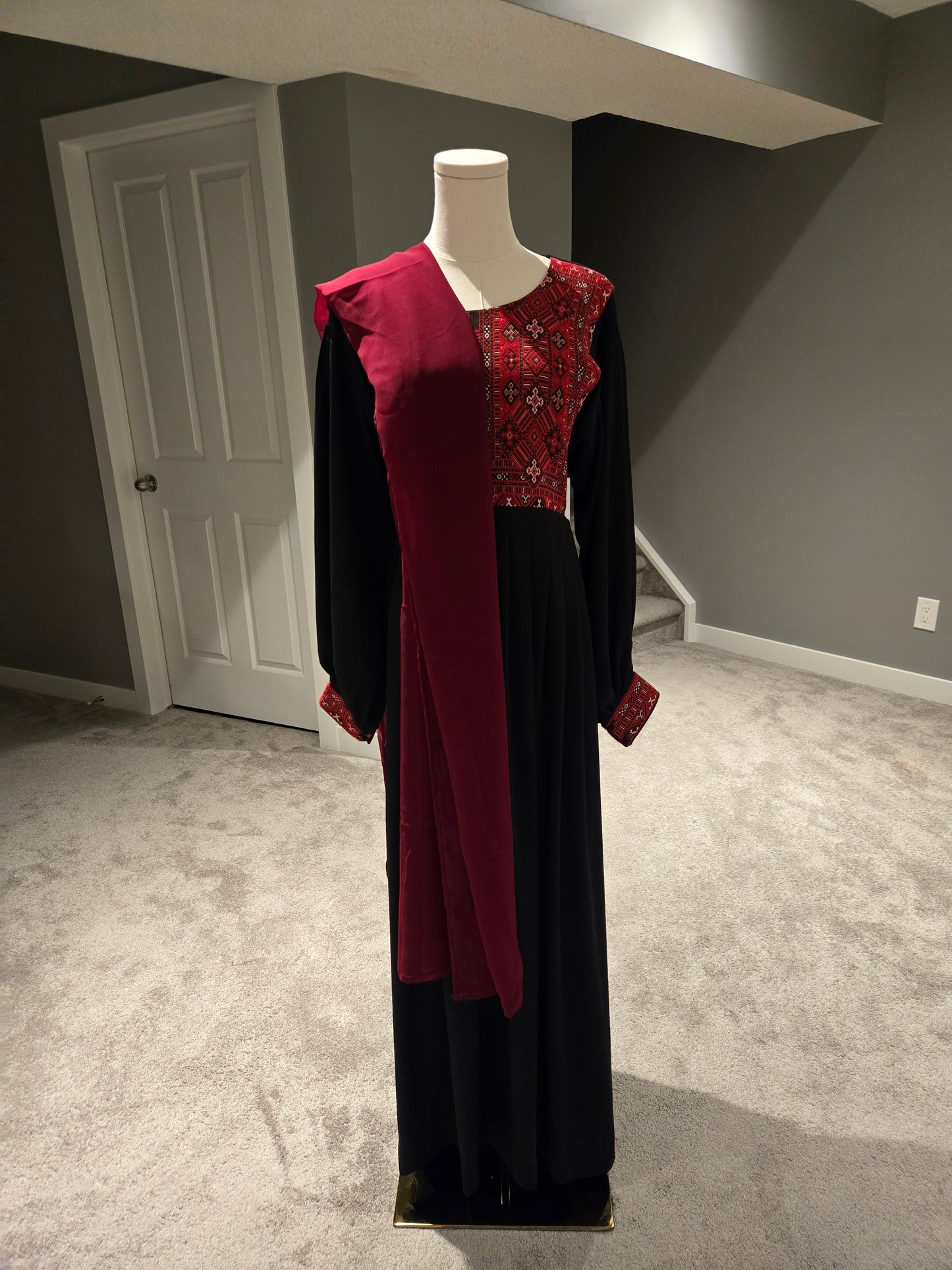 Elanur Black and Red