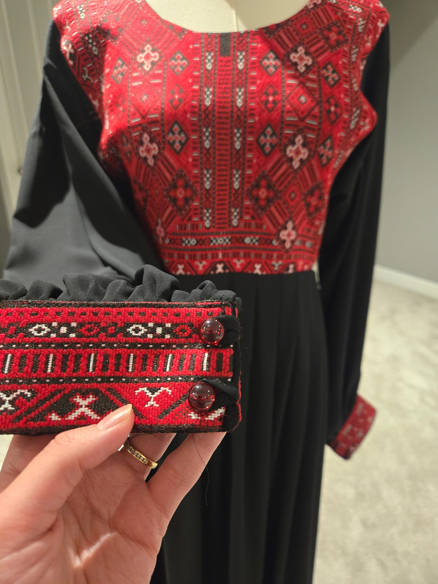 Elanur Black and Red